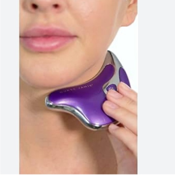Nurse Jamie TRIANGLE Facial/Neck Beauty Tool - Picture 3 of 5